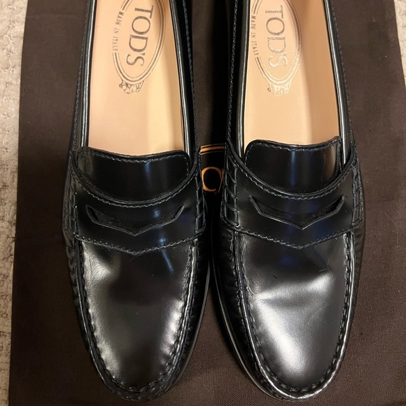 Tod’s Gommino Driving Shoes - Picture 3 of 9